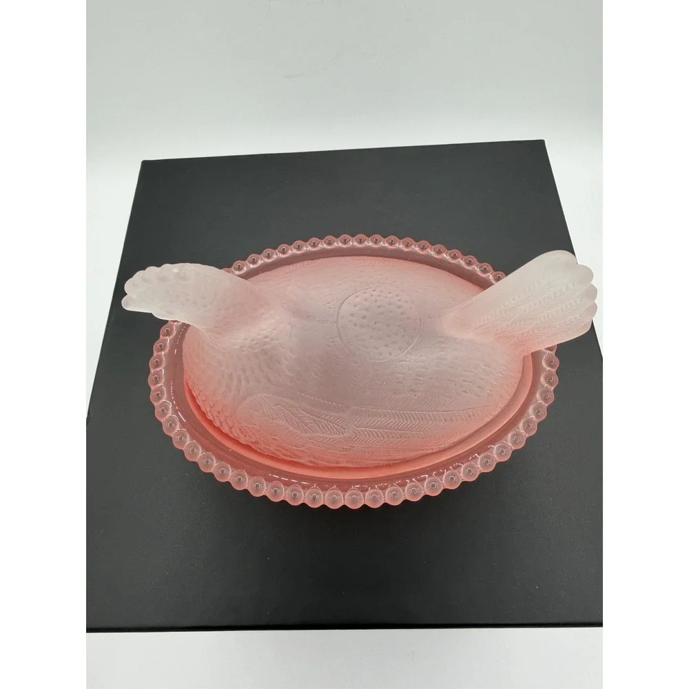 🩷 Vintage Hen on Nest – Small Pink Satin Ombre – Beautiful Glass Dish 🩷